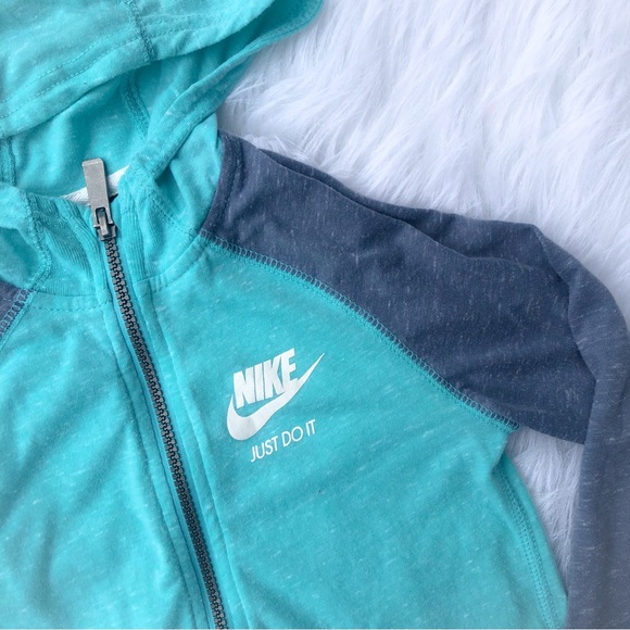 Girls Nike Zip up Hoodie - Picture 2 of 3